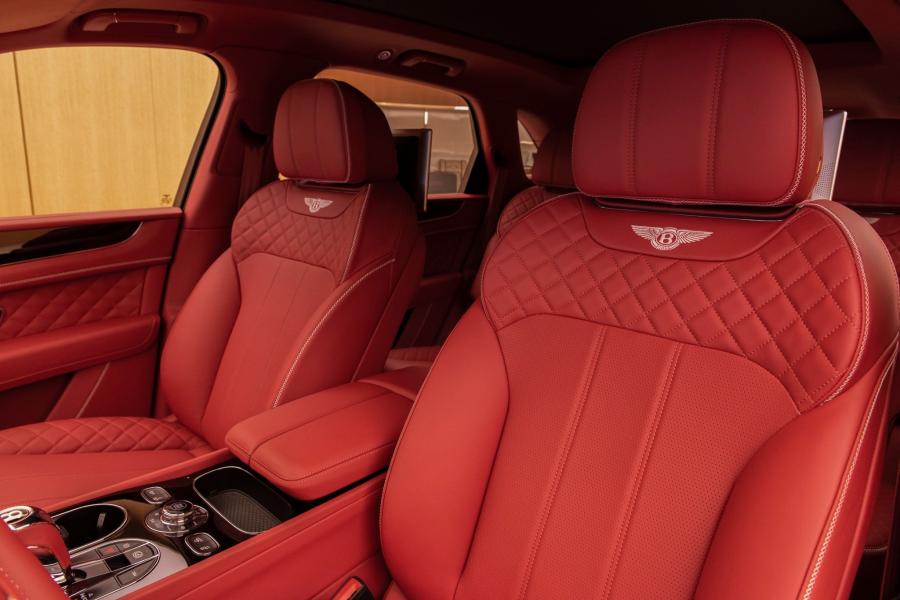 Интерьер Bentley Bentayga W12 Centenary Specifications 2020 года  (UAE) (фото 10 из 10)
